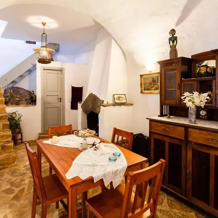 Vila 19th Century Stone Villa, Serence Garden! - Athina's Mani