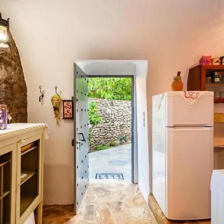 Vila 19th Century Stone Villa, Serence Garden! - Athina's Mani Milea (Messenia)