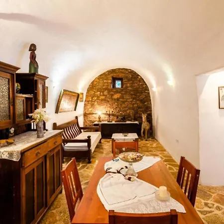 Vila 19th Century Stone Villa, Serence Garden! - Athina's Mani Milea (Messenia)