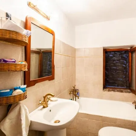 19th Century Stone Villa, Serence Garden! - Athina's Mani Vila Milea (Messenia)