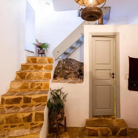 19th Century Stone Villa, Serence Garden! - Athina's Mani Vila *