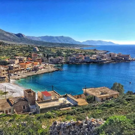 Vila 19th Century Stone Villa, Serence Garden! - Athina's Mani